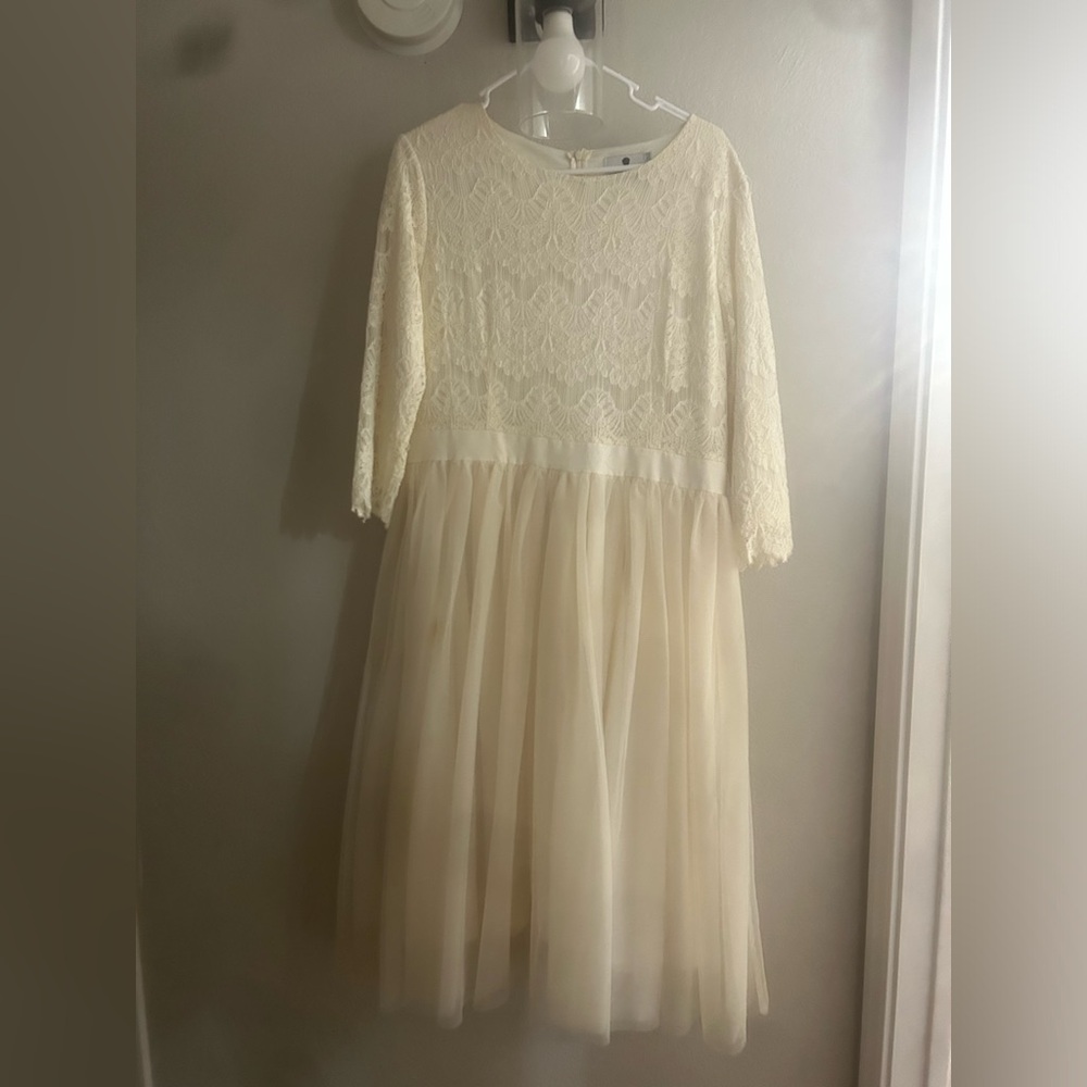 DAINTY JEWELS White/cream lace- tool dress